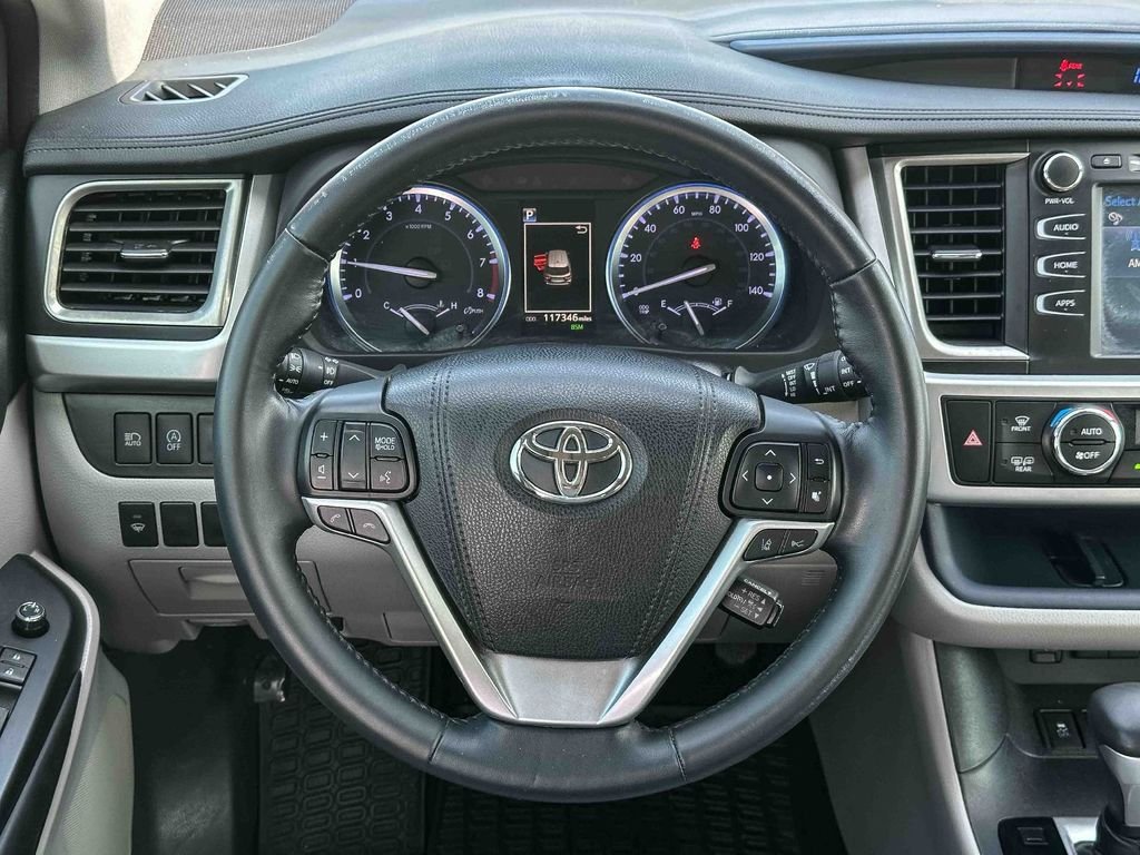 Used 2018 White Toyota XLE image 29