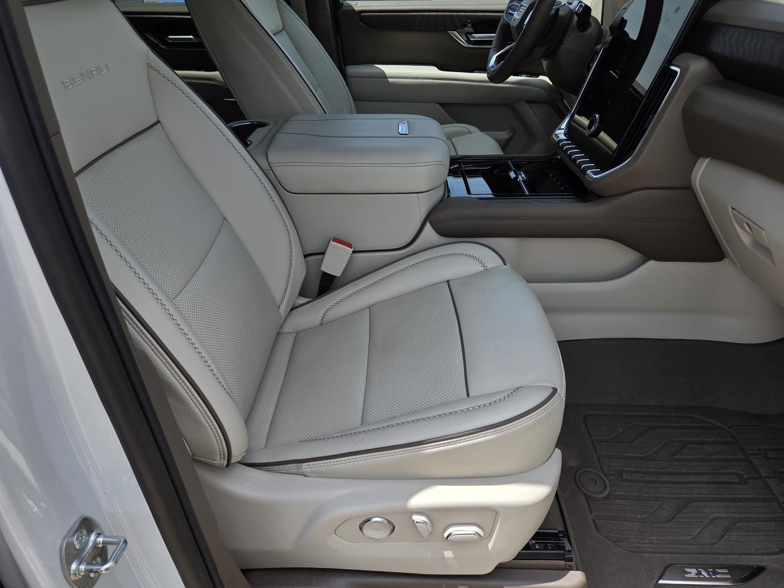 Used 2025 White Frost Tricoat GMC Denali image 42