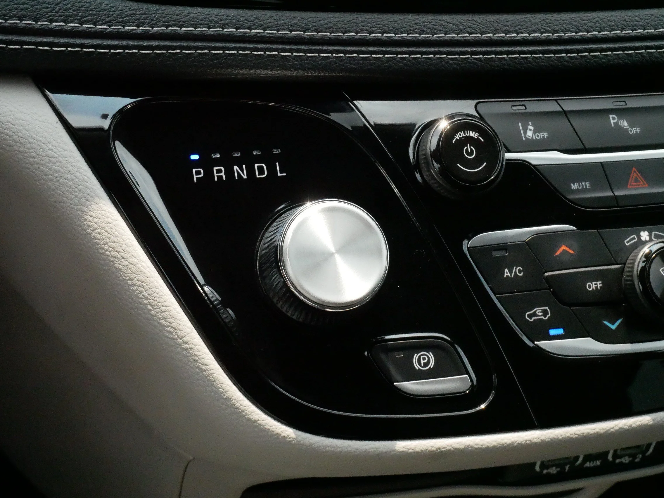 Used 2023 Bright White Clearcoat Chrysler Hybrid Touring L image 24