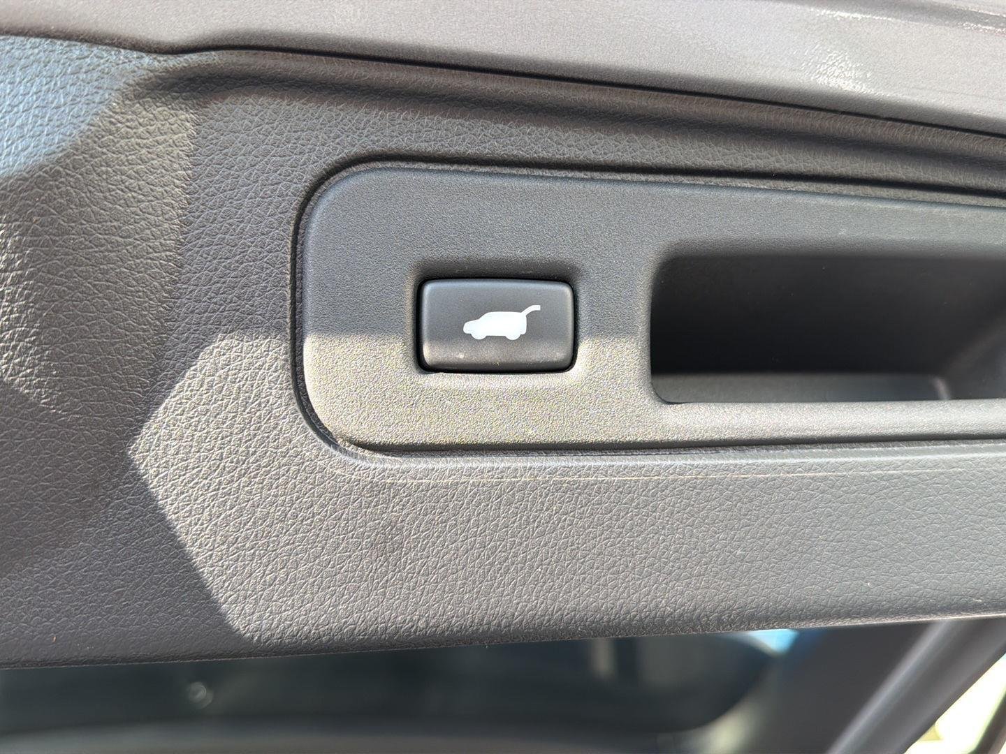 Used 2021 Lunar Silver Metallic Honda Touring image 36