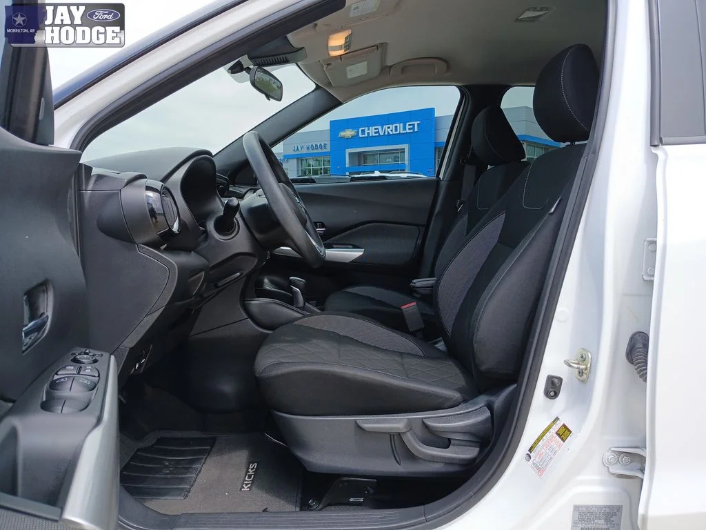 Used 2020 White Nissan SV image 24