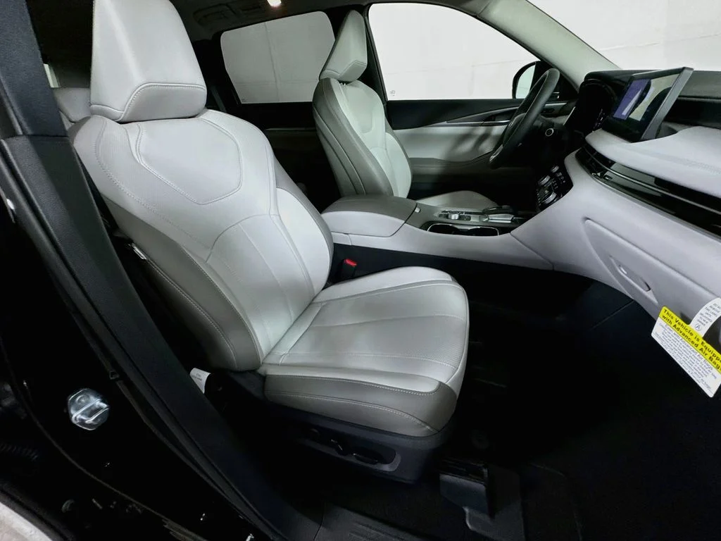 Certified Used 2026 Black INFINITI PURE image 40
