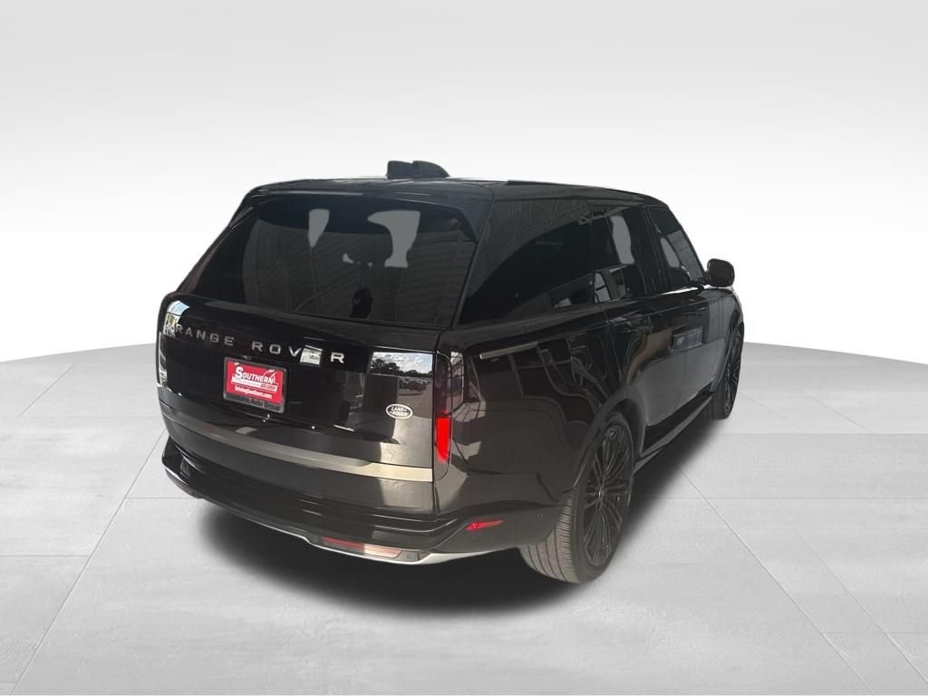 Used 2023 Black Land Rover SE image 5