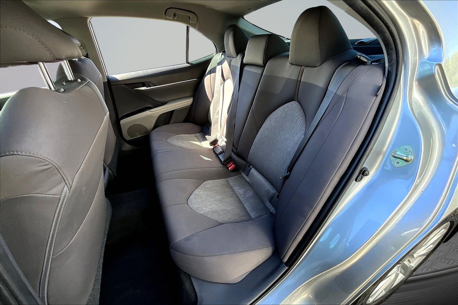 Used 2019 Silver Toyota LE image 18