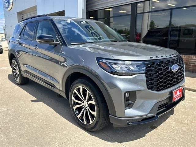 2026 Ford Explorer ST-LINE 4WD's photo