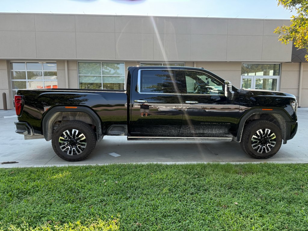 Used 2026 Onyx Black GMC Denali Ultimate image 4