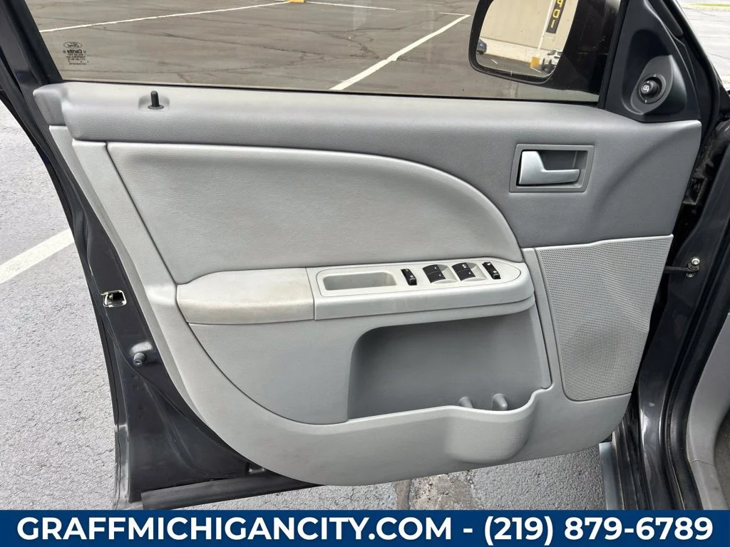 Used 2007  Mercury Base image 13