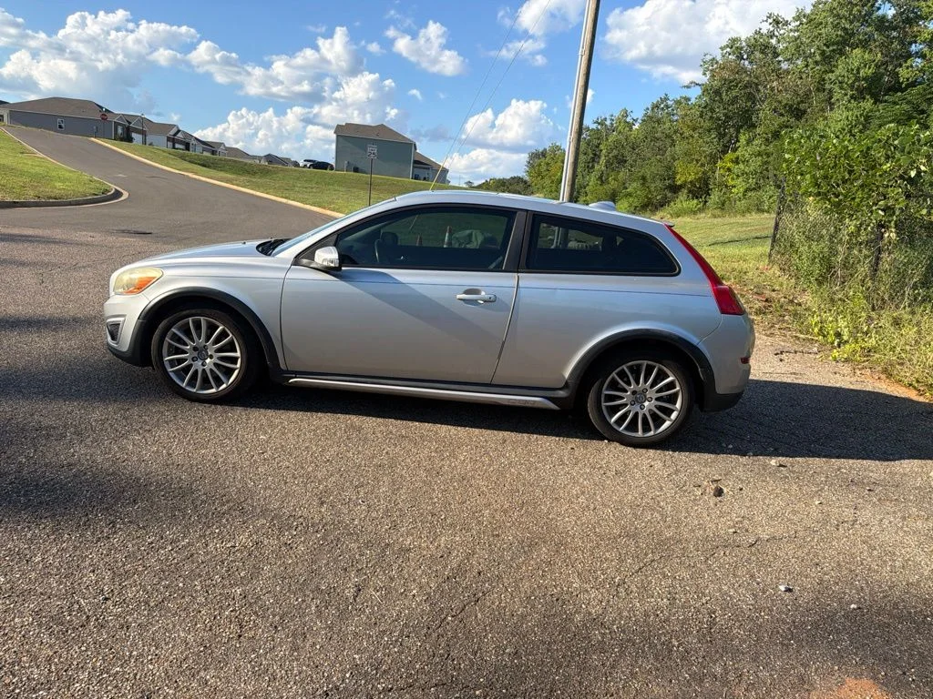 Used 2011  Volvo T5 image 10