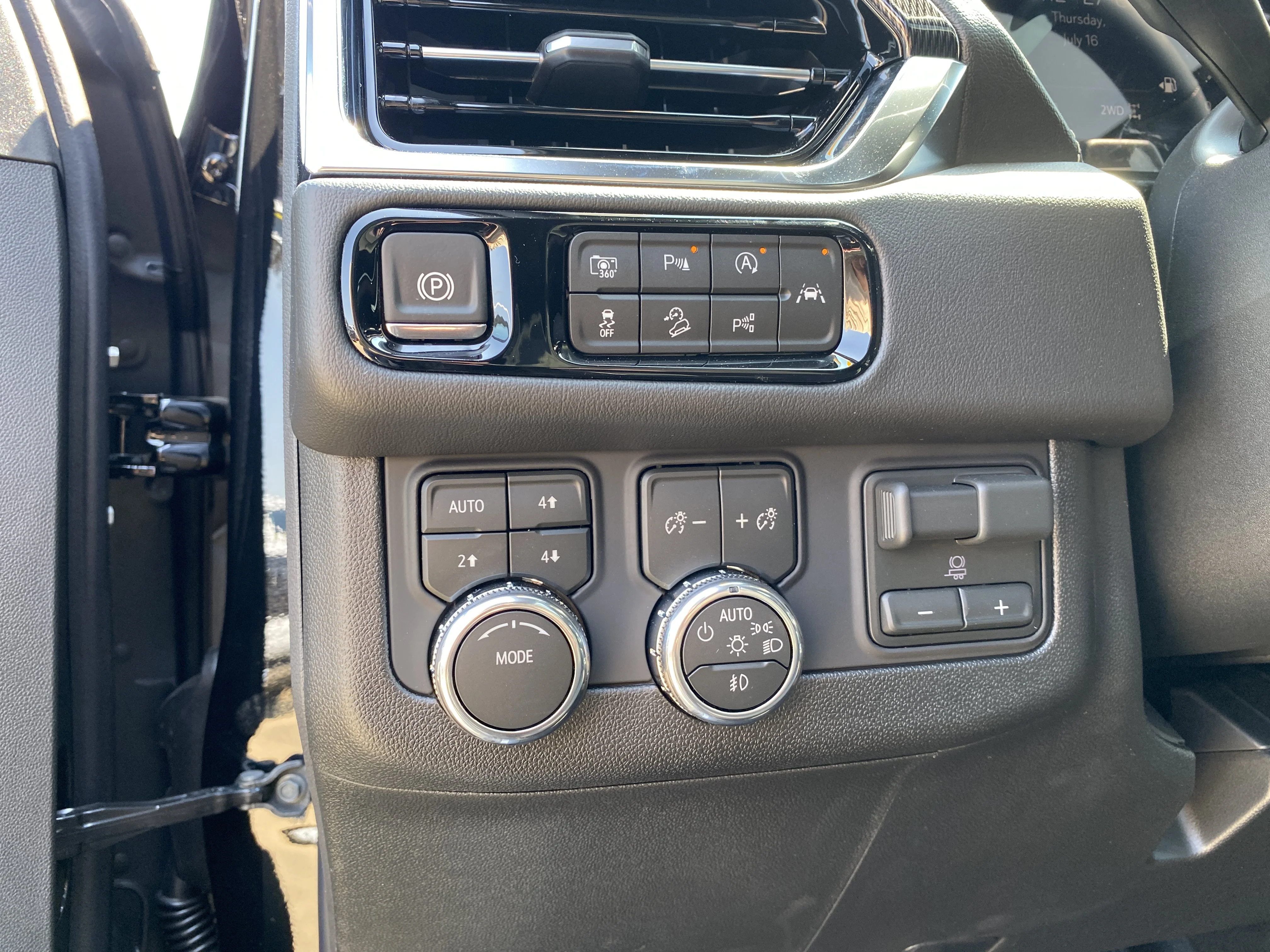 New 2026 ONYX BLACK GMC Elevation image 26