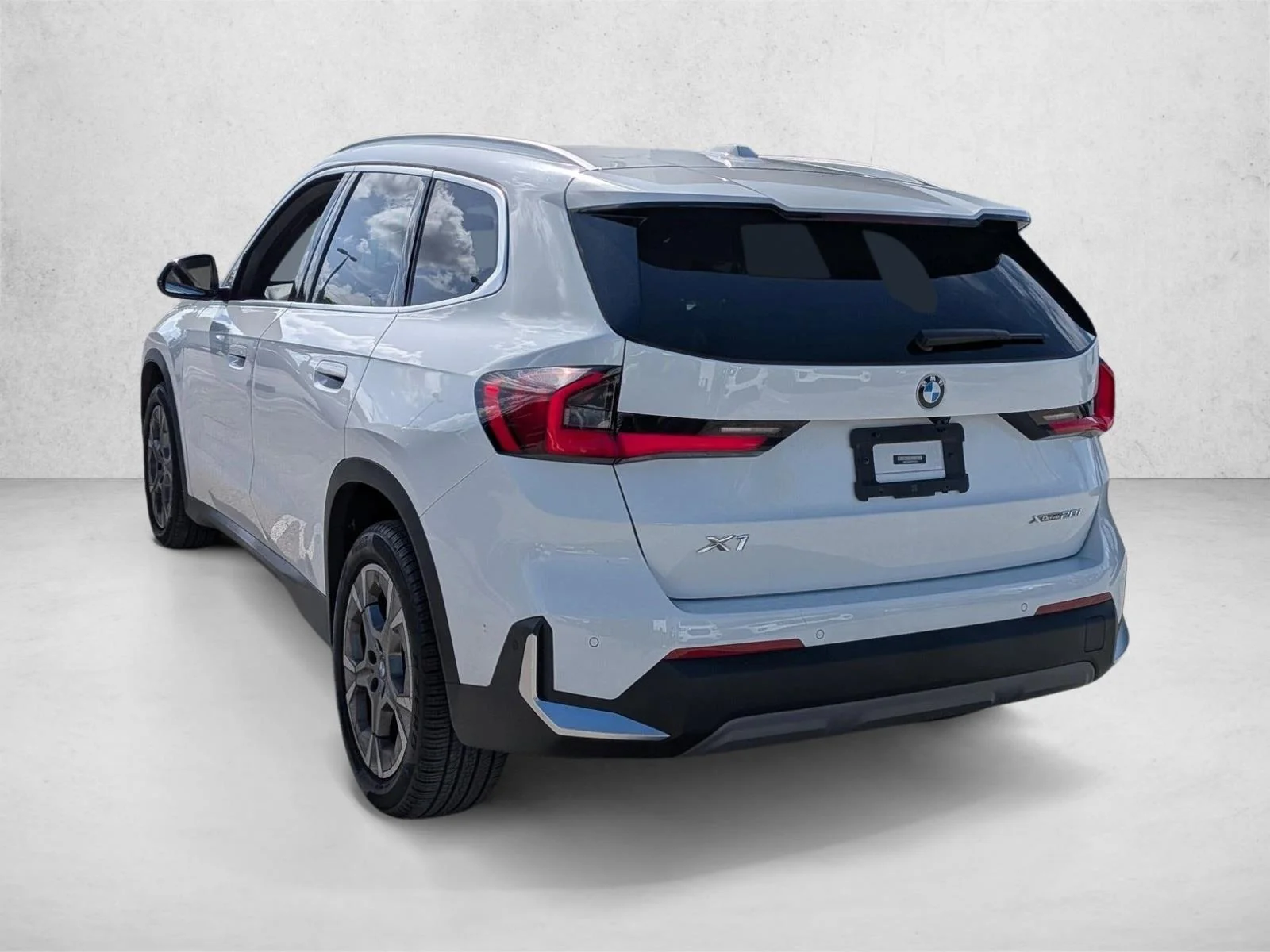 Used 2023 Alpine White BMW xDrive28i image 6