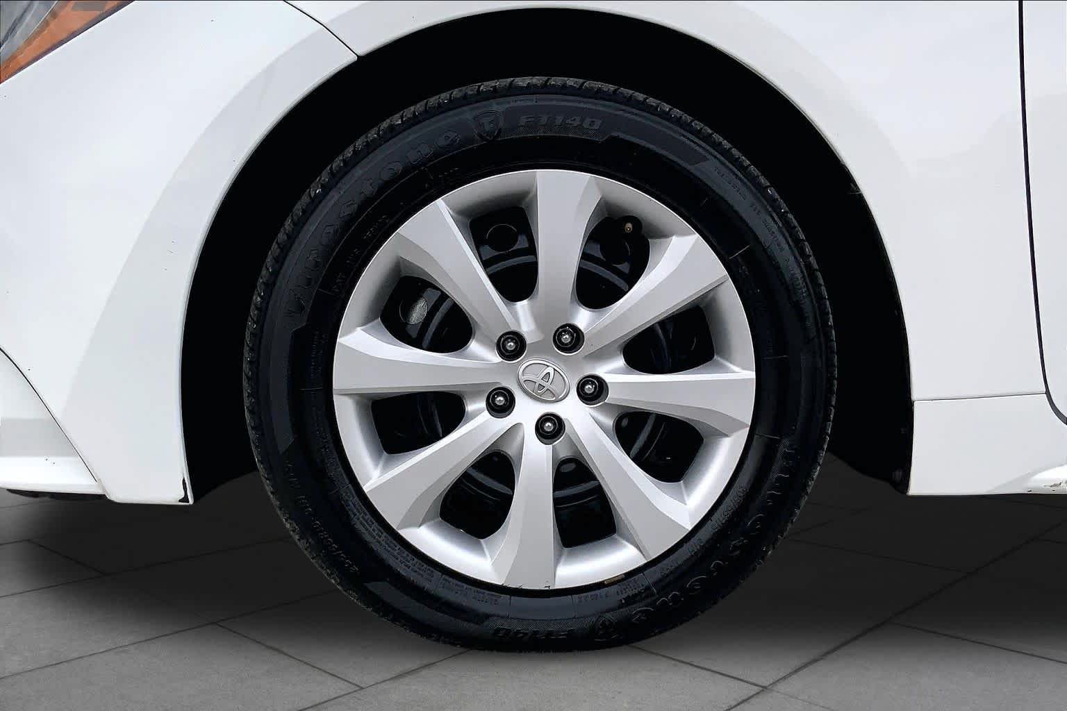 Used 2025 Ice Cap Toyota LE image 11