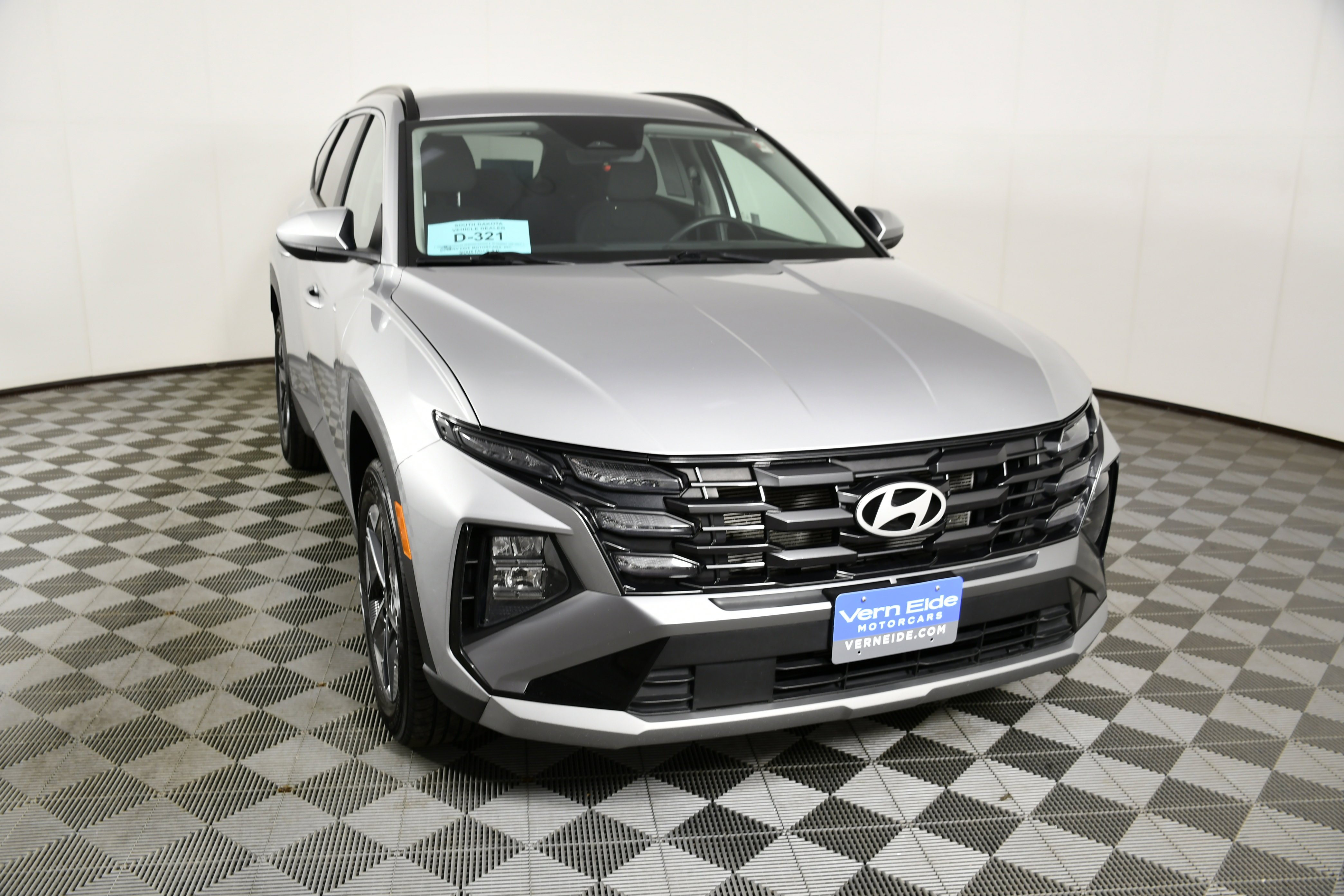 Used 2025 Shimmering Silver Hyundai SEL image 3