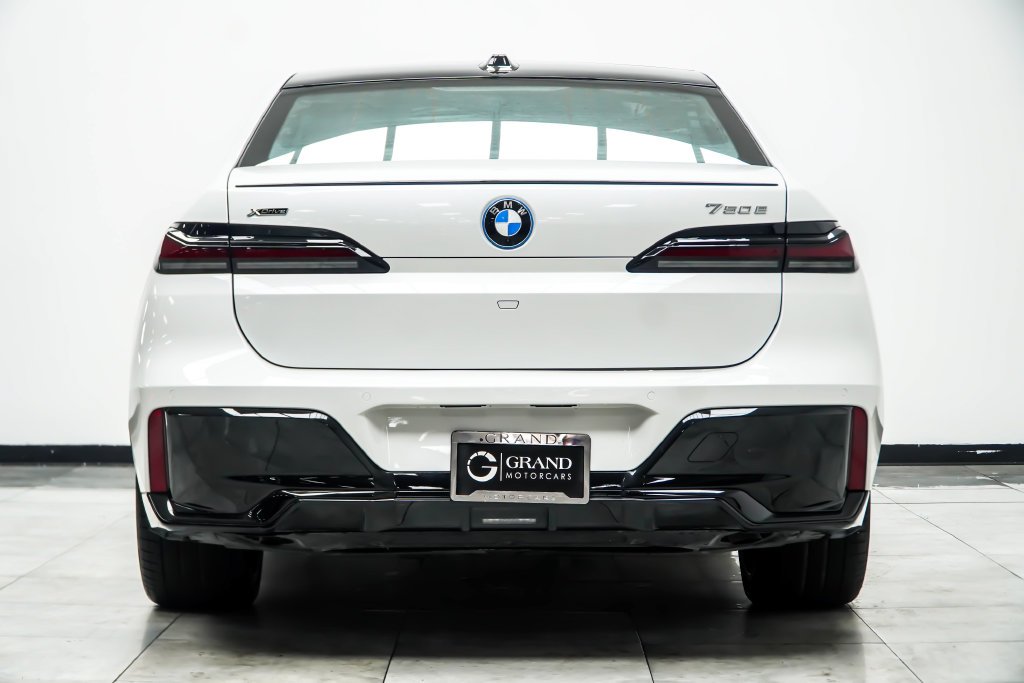 Used 2025 White BMW 750e xDrive image 22