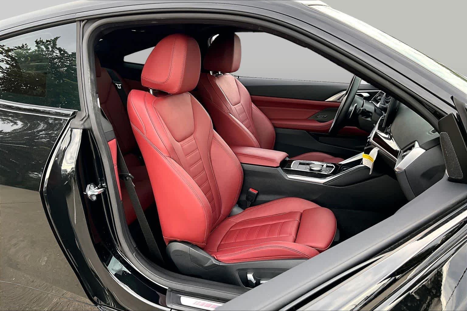 Used 2024 Black Sapphire Metallic BMW M440i image 9