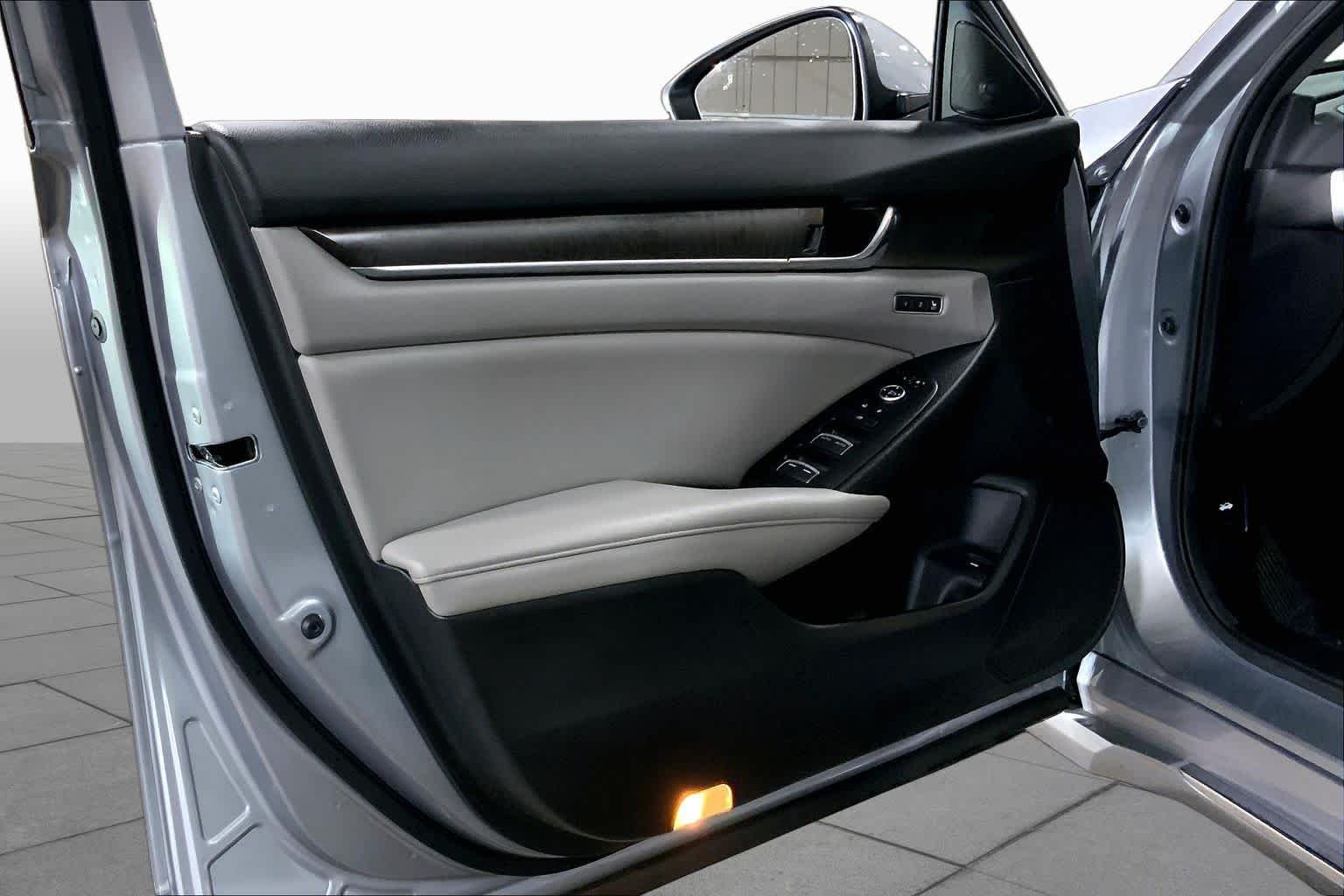 Used 2019 Lunar Silver Metallic Honda EX-L 2.0T image 22