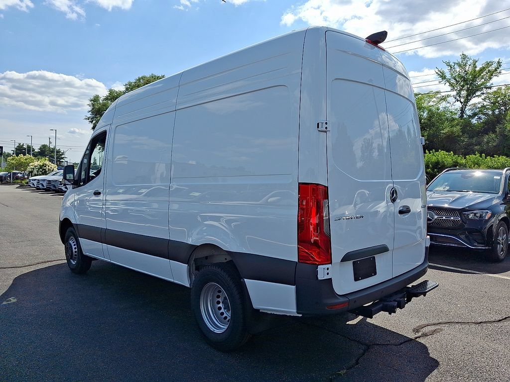 New 2026 Arctic White Mercedes-Benz Cargo 144 WB image 28