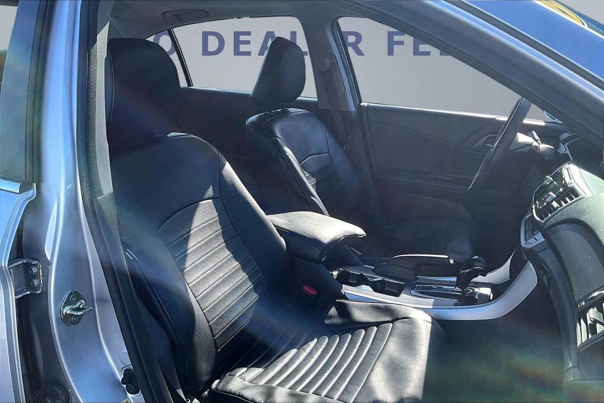 Used 2013 Silver Honda EX-L image 28