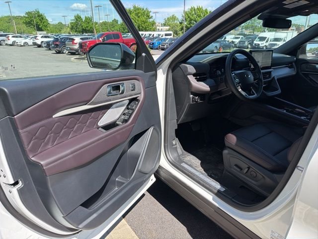 New 2026 Star White Metallic Tri-Coat Ford Platinum™ image 12