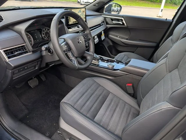 New 2026 Graphite Gray Mitsubishi LE 1.5T S-AWC image 4
