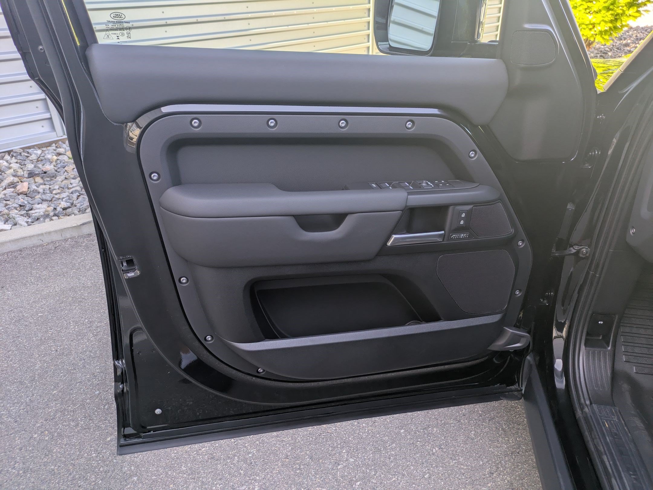New 2026 Santorini Black Land Rover P400 X-Dynamic SE image 12