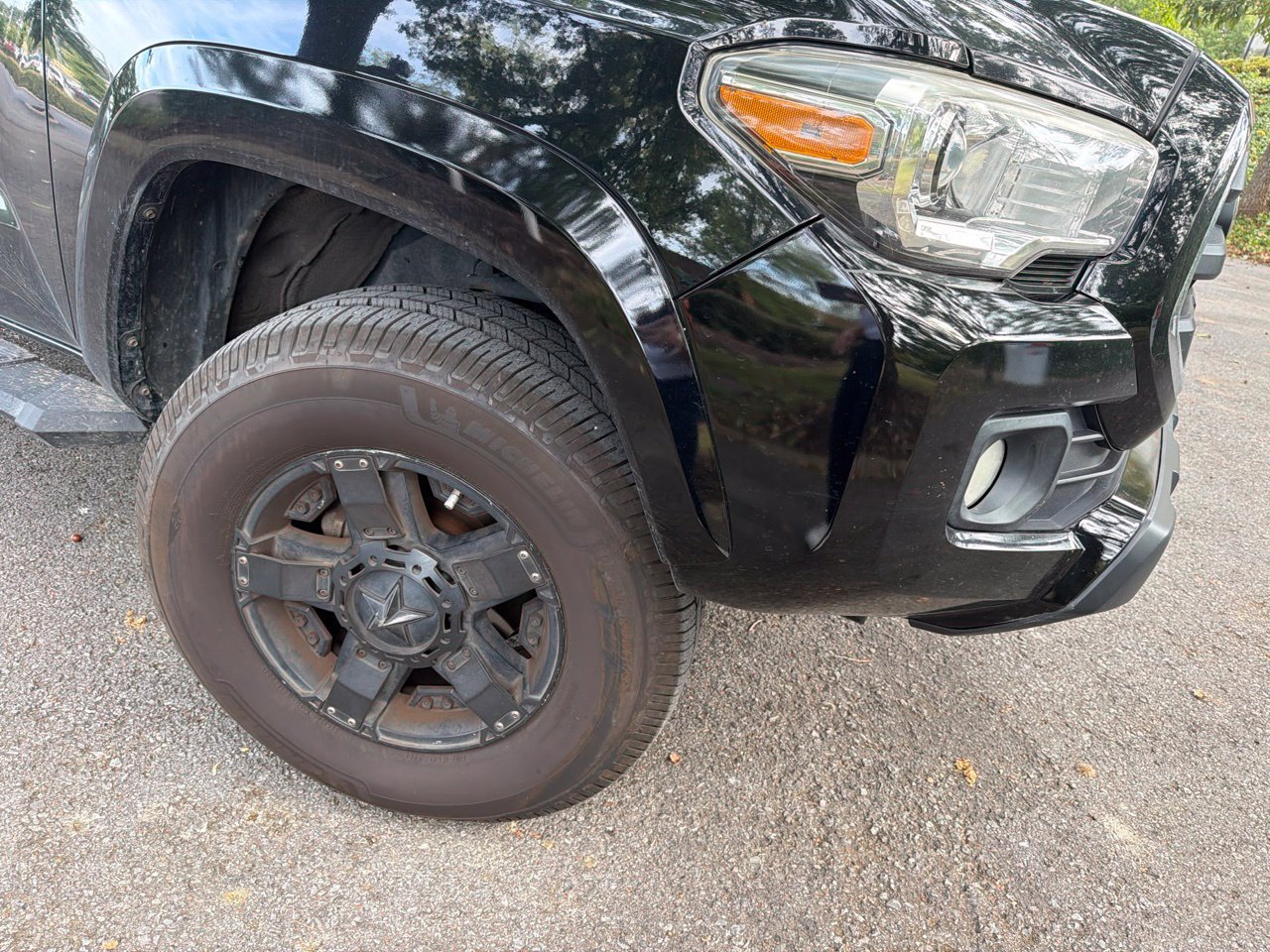 Used 2017 Black Toyota SR5 image 3
