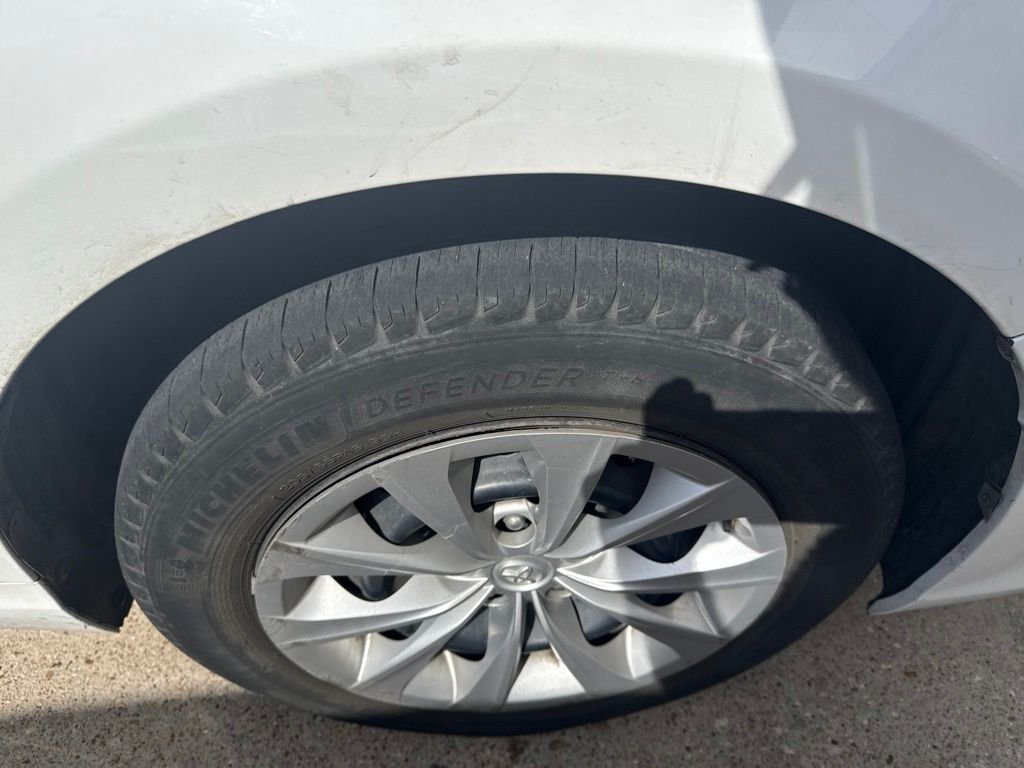 Used 2016  Toyota XLE image 5