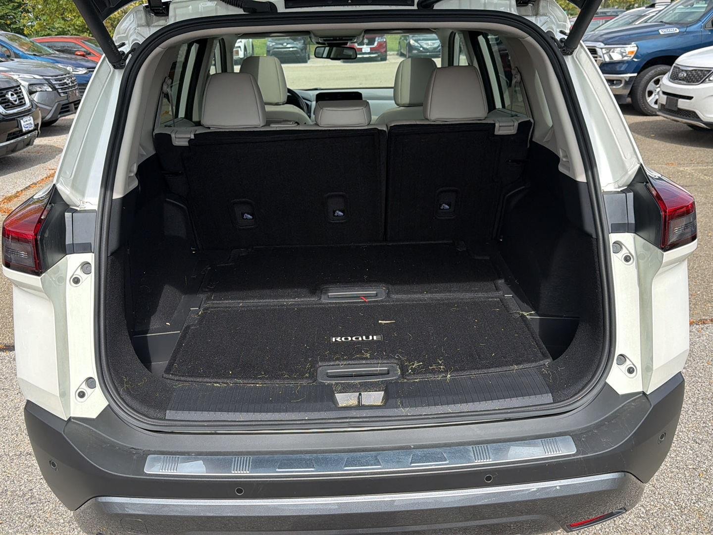 Used 2023 Pearl White Tricoat Nissan SL image 6