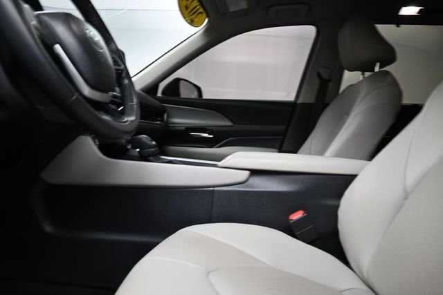 Used 2024  Toyota XLE image 17