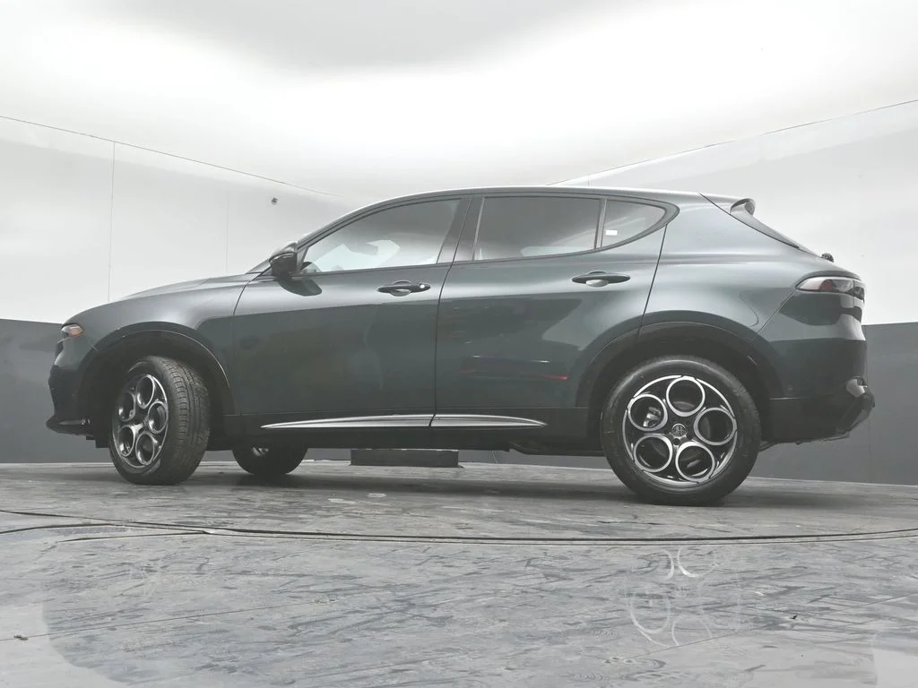 New 2026 Verde Monza (Green) Exterior Paint Alfa Romeo Base image 42