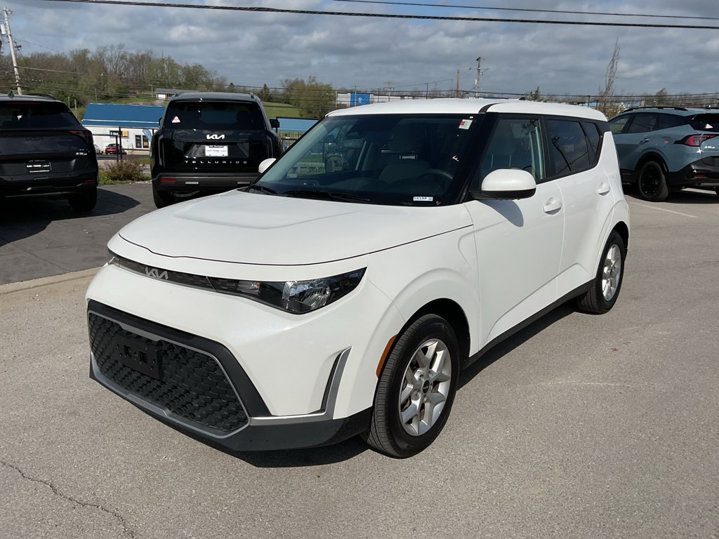 Used 2025 Whi Kia LX image 3