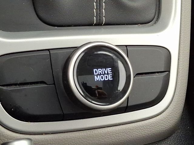 Certified Used 2025 White Hyundai SEL image 31