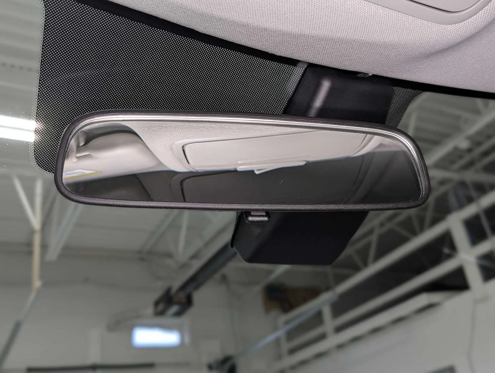 Certified Used 2025 Snow White Pearl Kia LX image 31