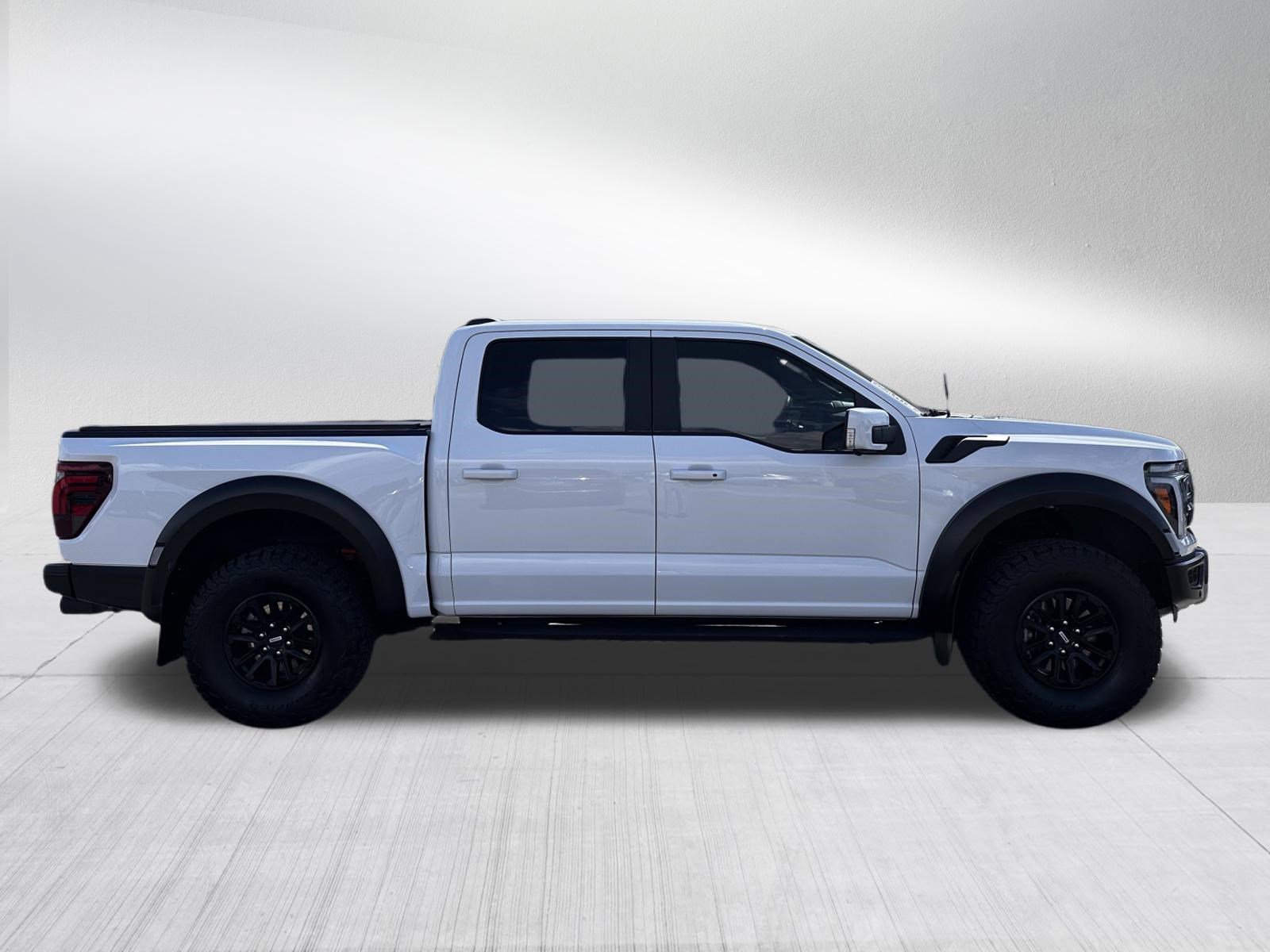 Used 2024 Oxford White Clearcoat Ford Raptor image 8