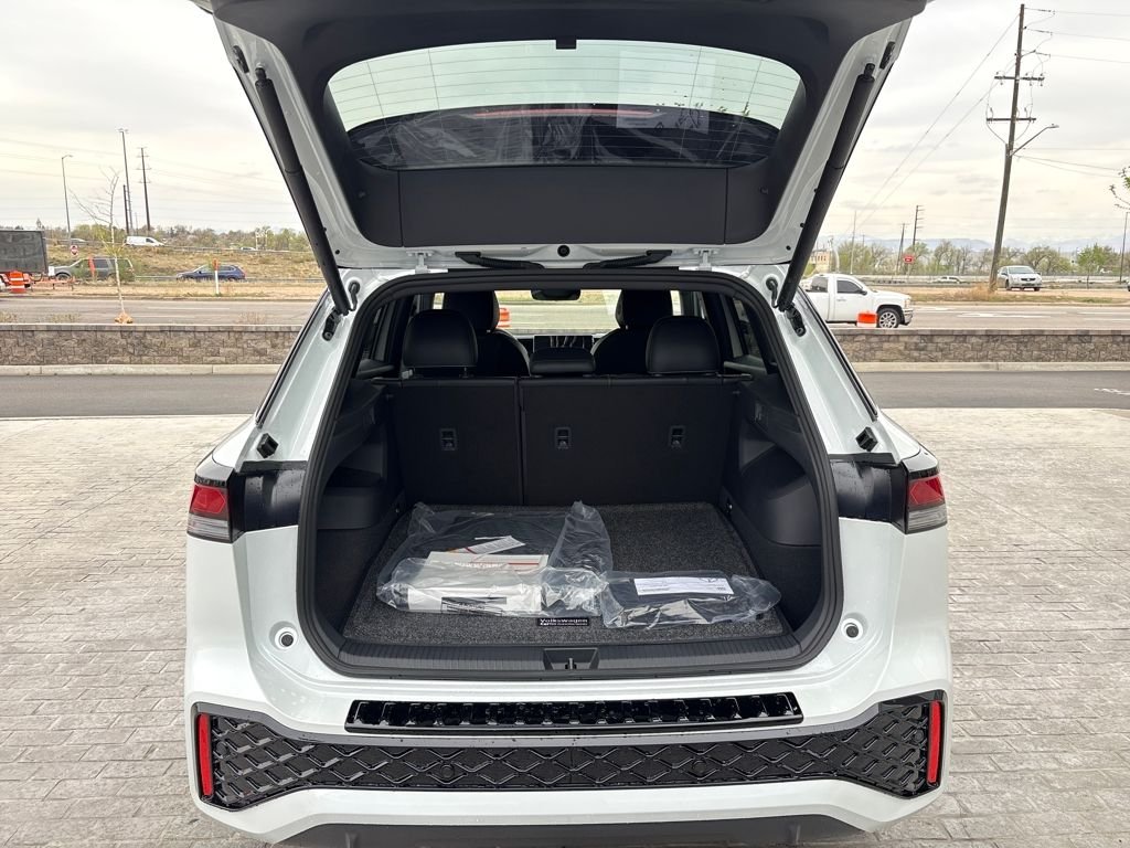 New 2026 Opal White Pearl Volkswagen 2.0T SE R-Line Black image 24