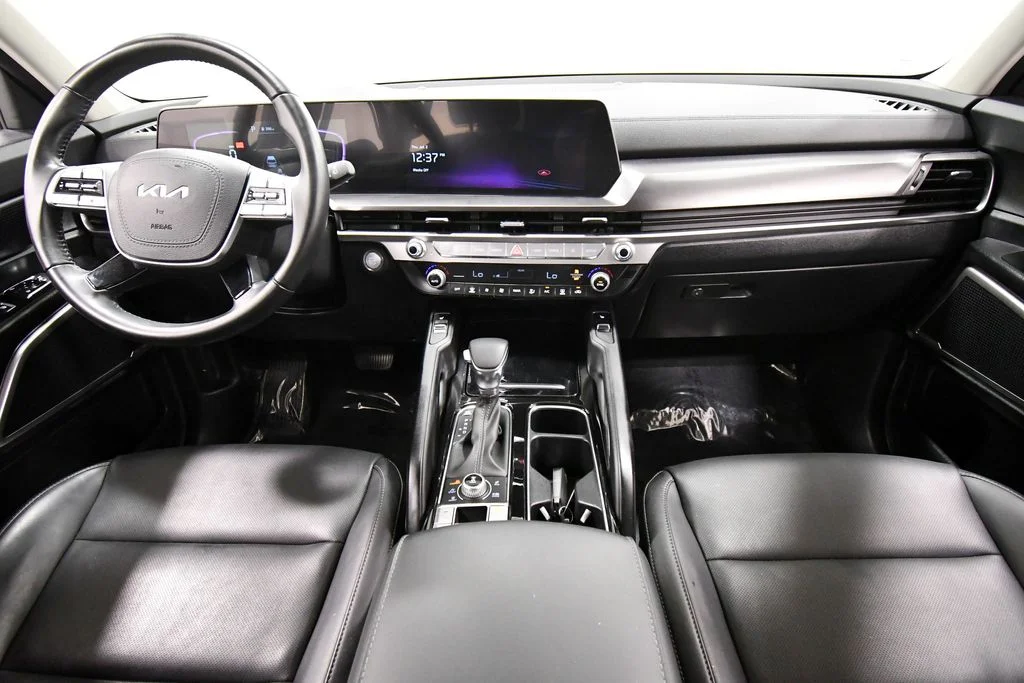 Certified Used 2024 Green Kia S image 3