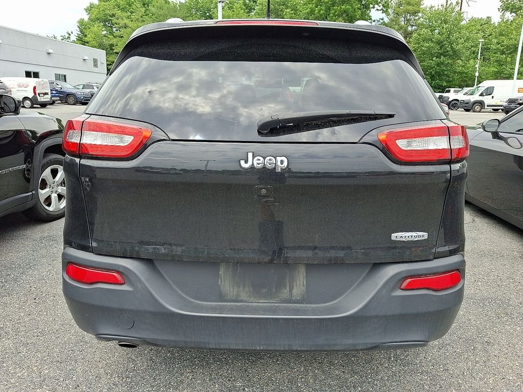 Used 2016 Black Jeep Latitude image 5