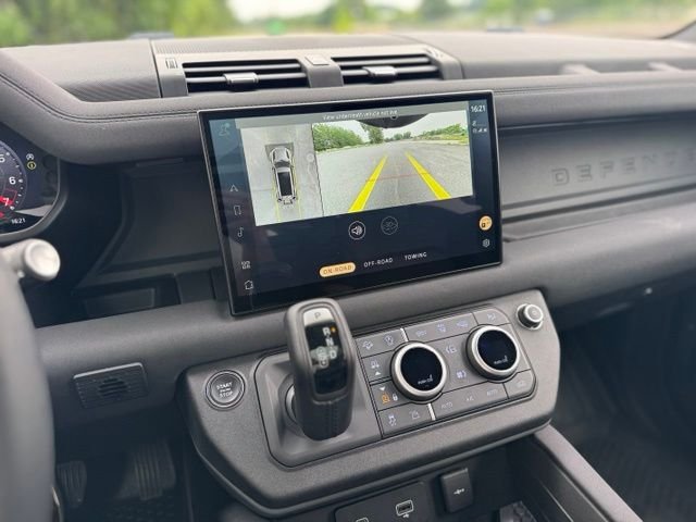 Certified Used 2023 Black Land Rover X-Dynamic SE image 18