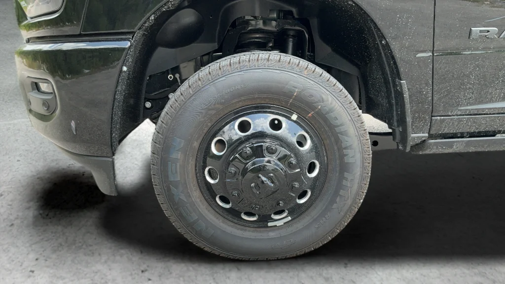 New 2026 Diamond Black Crystal Pearl-Coat Exterior Paint RAM Laramie image 22