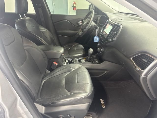 Used 2019 Silver Jeep Limited image 24