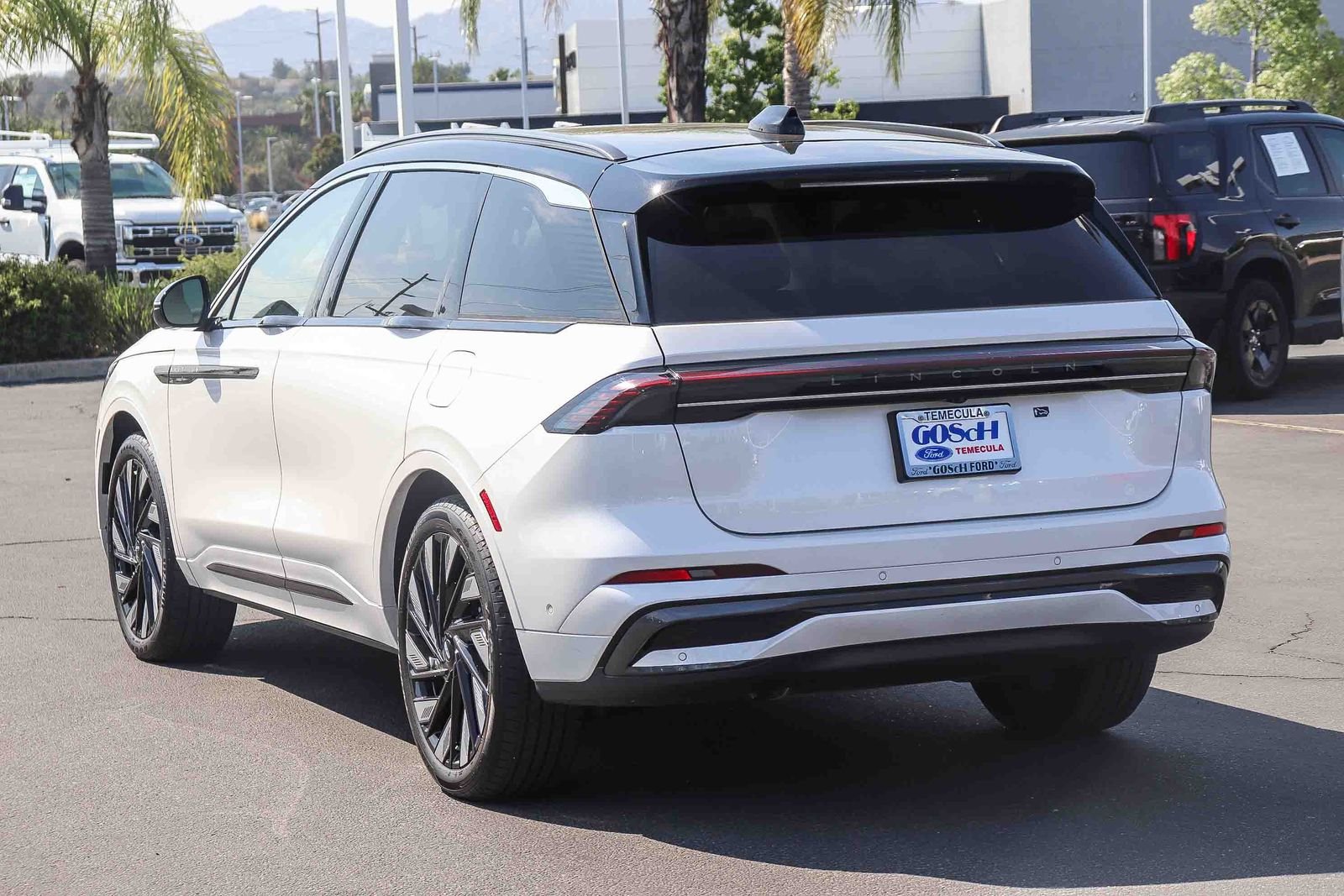 Used 2024 White Platinum Clearcoat Metallic Lincoln Black Label image 6