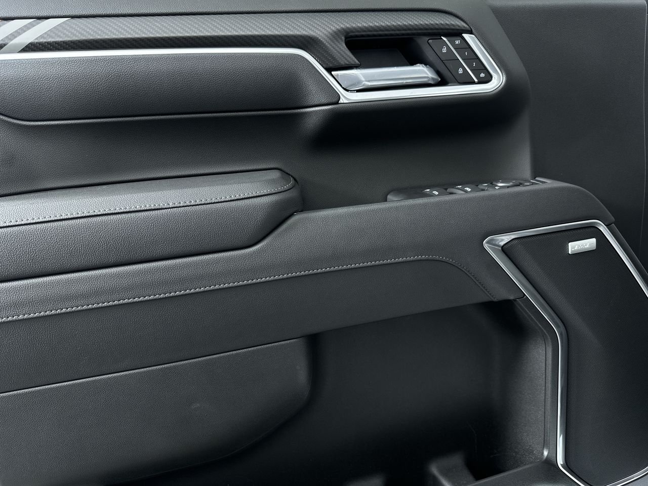 2025 Chevrolet Silverado 1500 LTZ - Photo 120