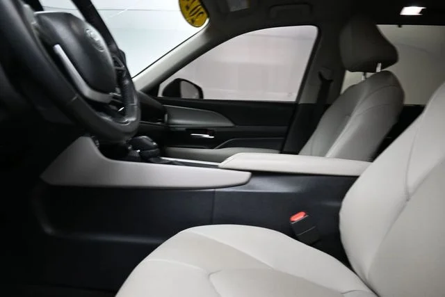 Used 2024  Toyota XLE image 17