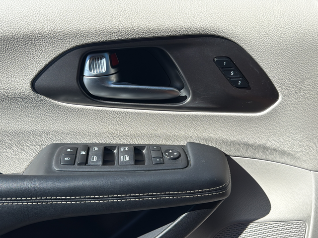 Used 2023 Gray Chrysler Touring L image 29