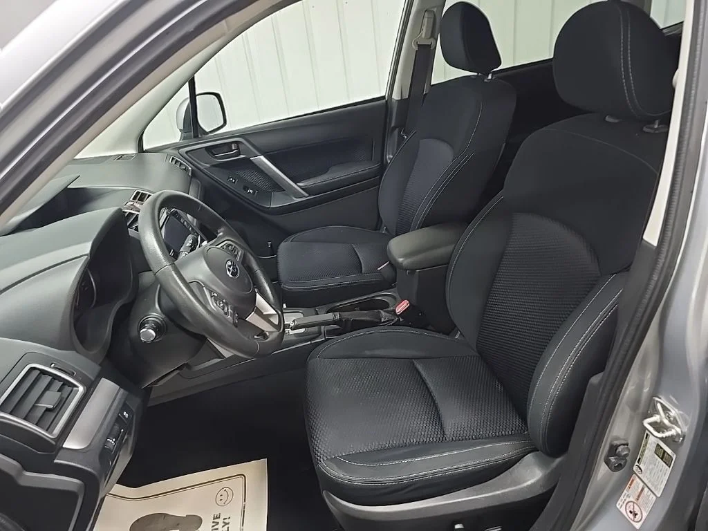 Used 2018 Ice Silver Metallic Subaru 2.5i Premium image 30