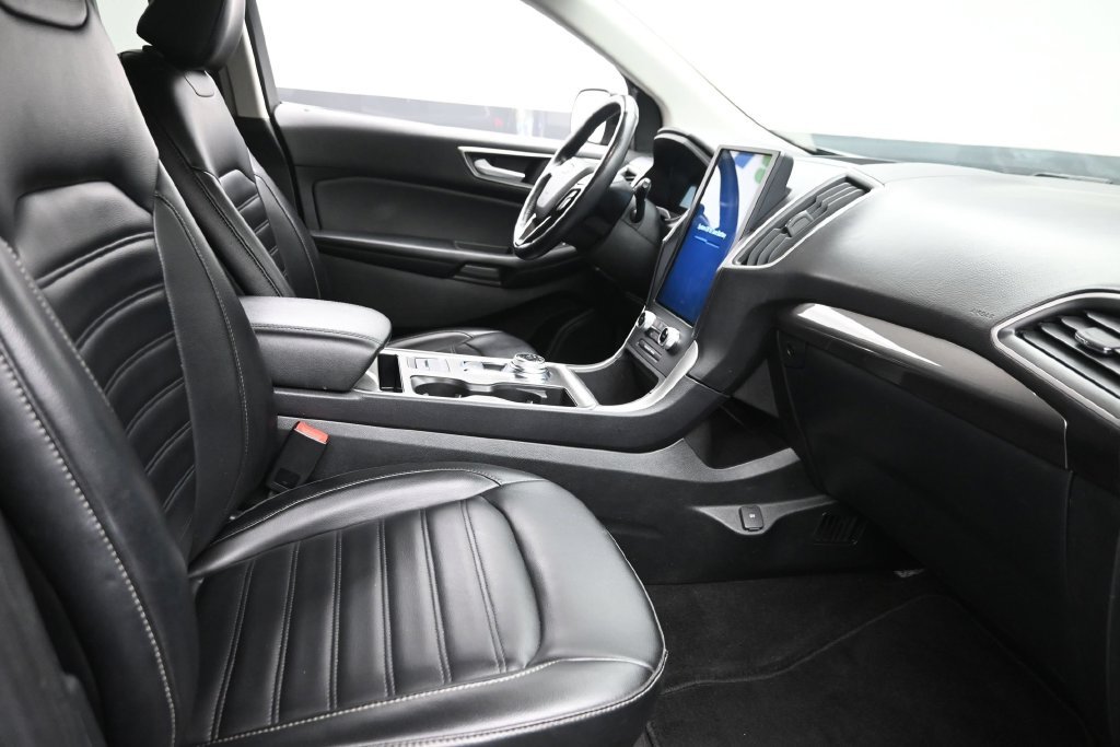 Used 2023 Black Ford SEL image 9