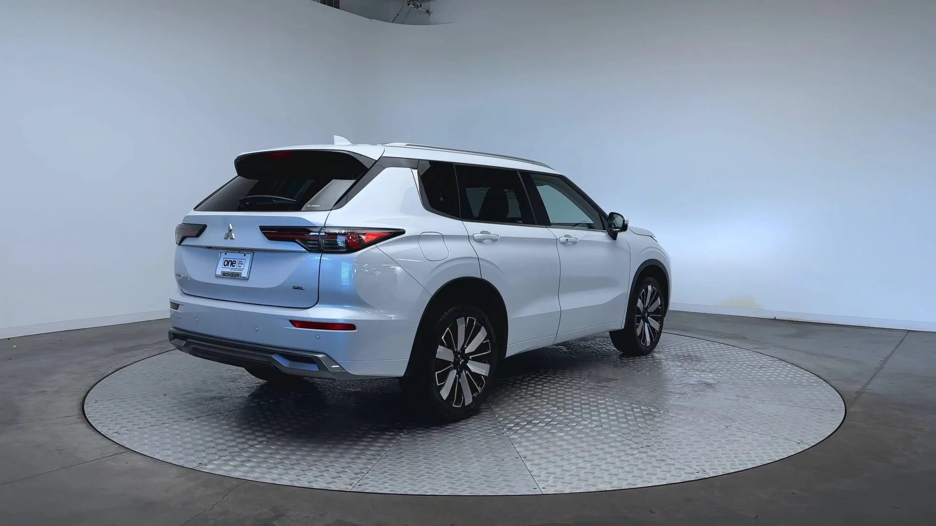 New 2026 White Diamond Mitsubishi SEL image 8