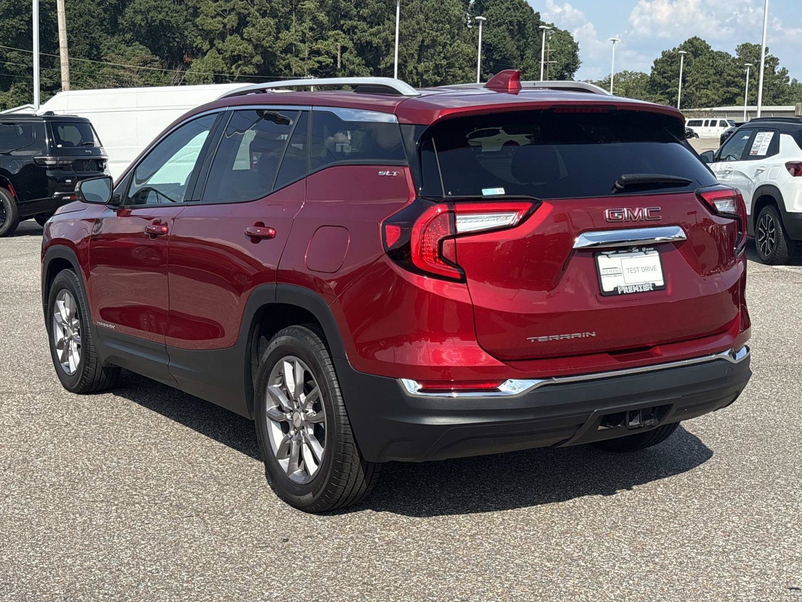 Used 2024 Volcanic Red Tintcoat GMC SLT image 7