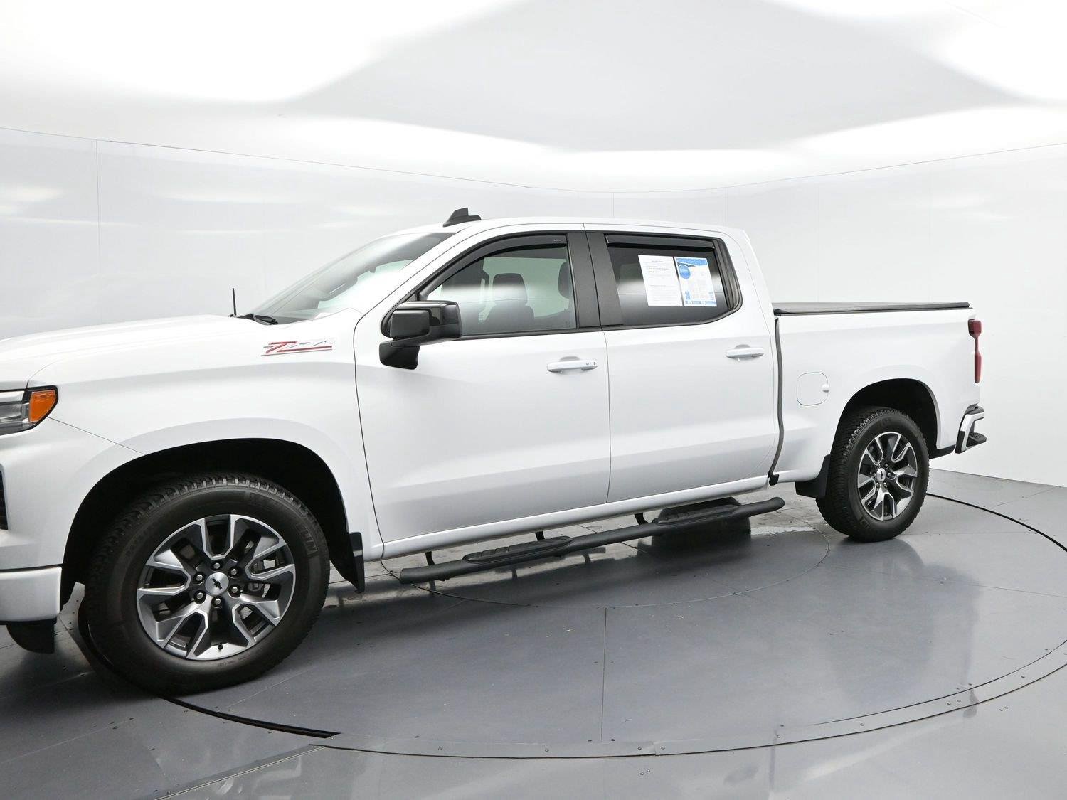 Used 2023 SUMMIT WHITE Chevrolet RST image 3