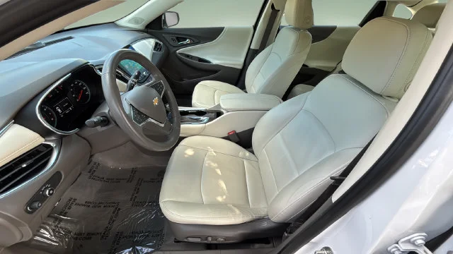 Used 2019 SUMMIT WHITE Chevrolet LT image 18