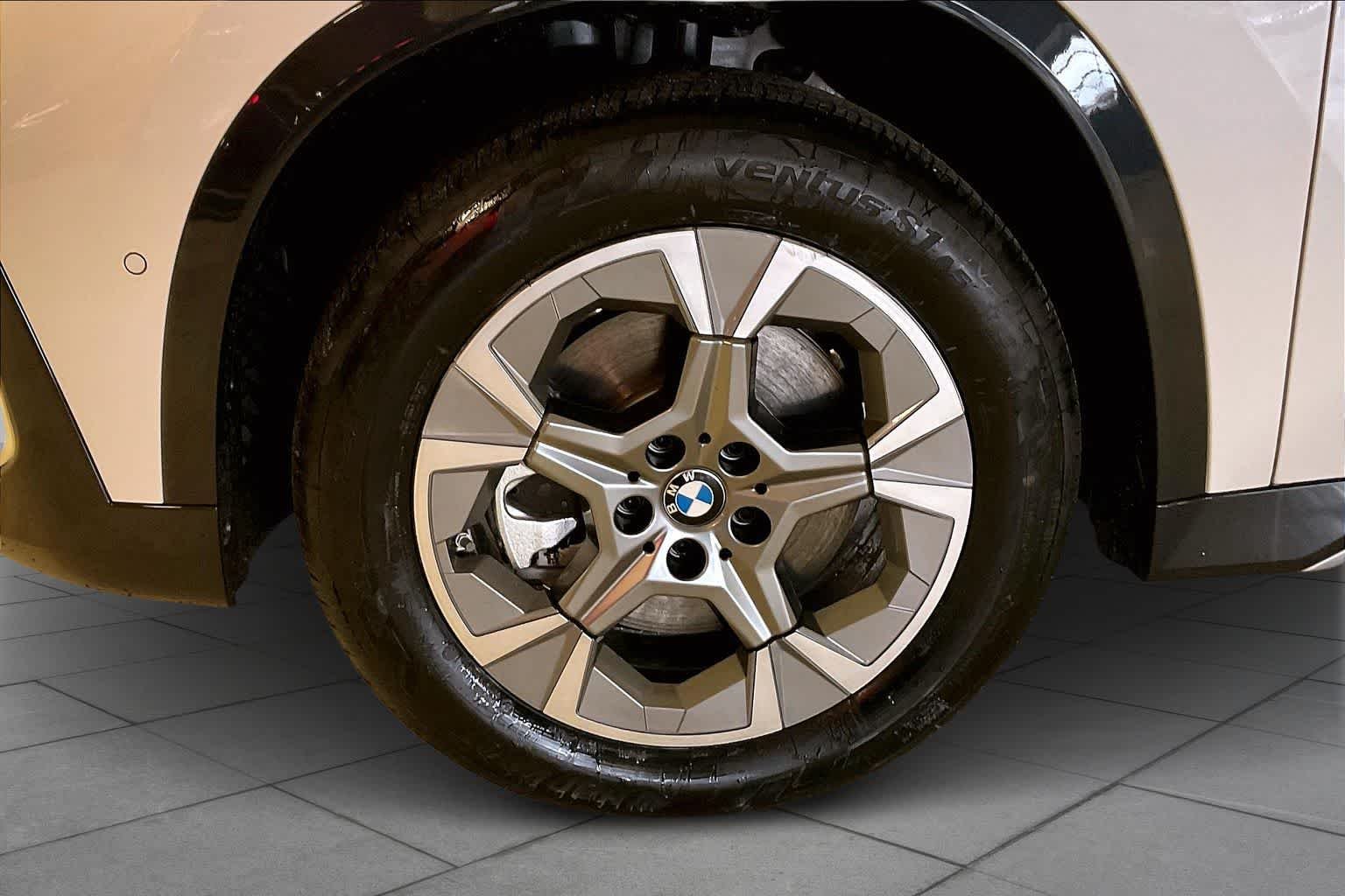 New 2026 Mineral White Metallic BMW xDrive28i image 11
